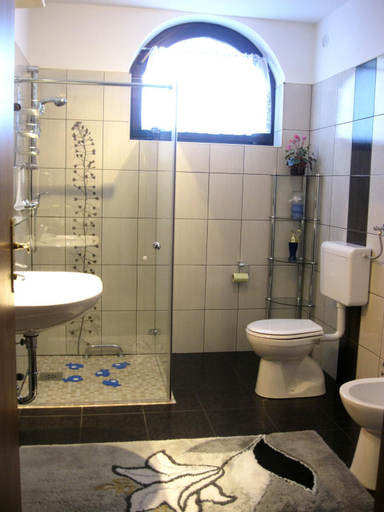 Bathroom 3, Hisa Korazija, Rogaška Slatina