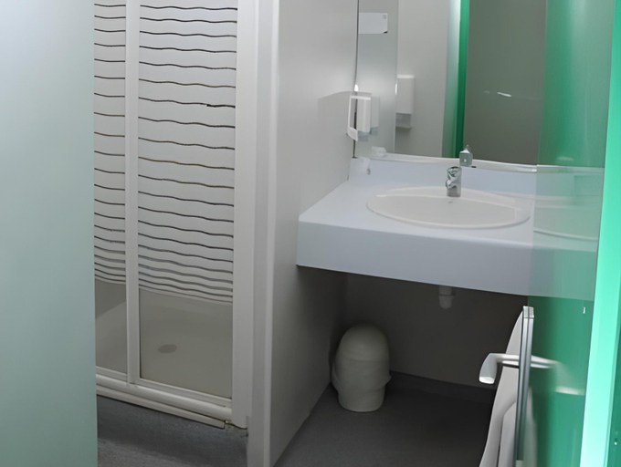 Bathroom 5, Le Regina, Pyrénées-Orientales