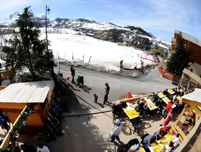 Others 5, Hotel l'Equipe, Alpes-de-Haute-Provence