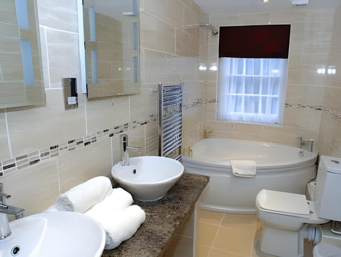 Bathroom 3, Newtown House Hotel, Portsmouth