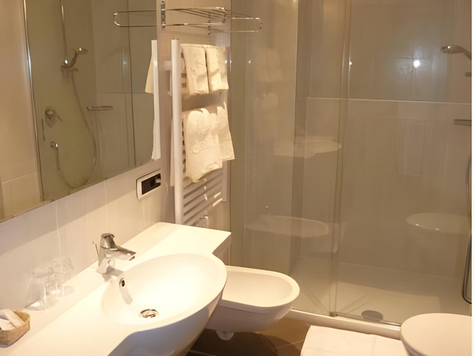 Bathroom 4, Hotel Schonblick, Bolzano
