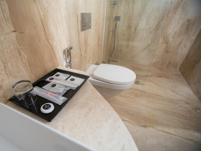 Bathroom 4, St Parklane Airport Hotel Chennai, Kancheepuram