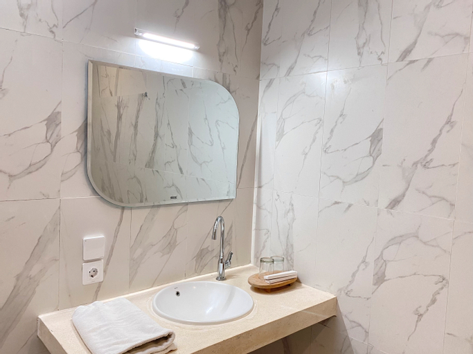 Bathroom 11