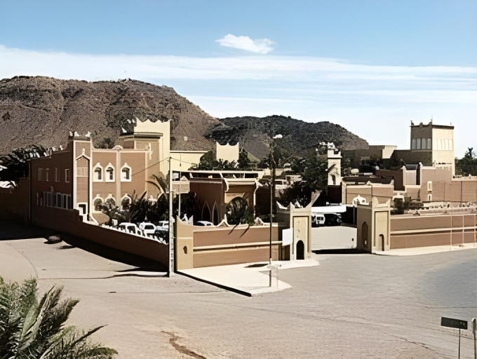 Exterior & Views
