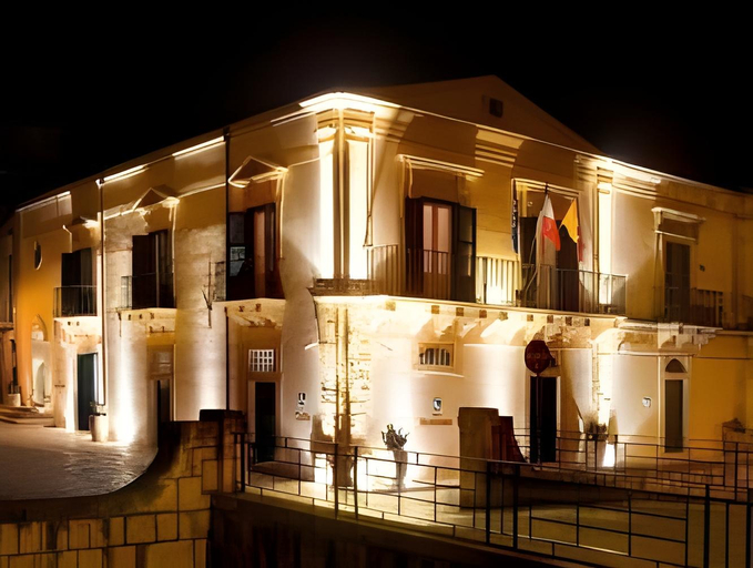 Others 4, Hotel Novecento, Ragusa