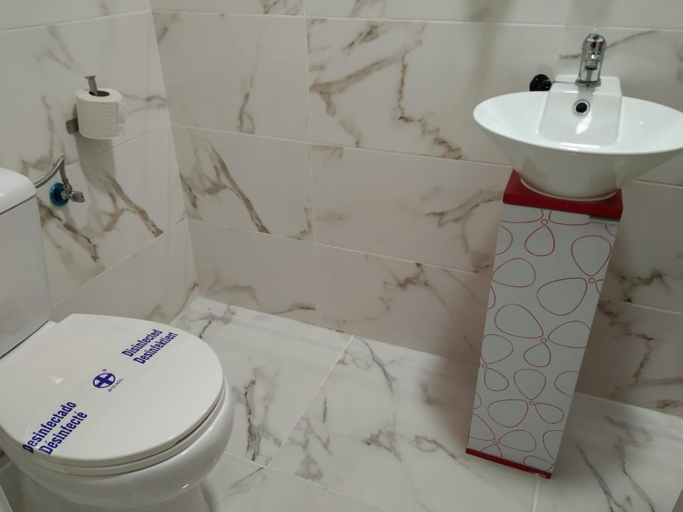 Bathroom 2, Emperador Augusto, Badajoz
