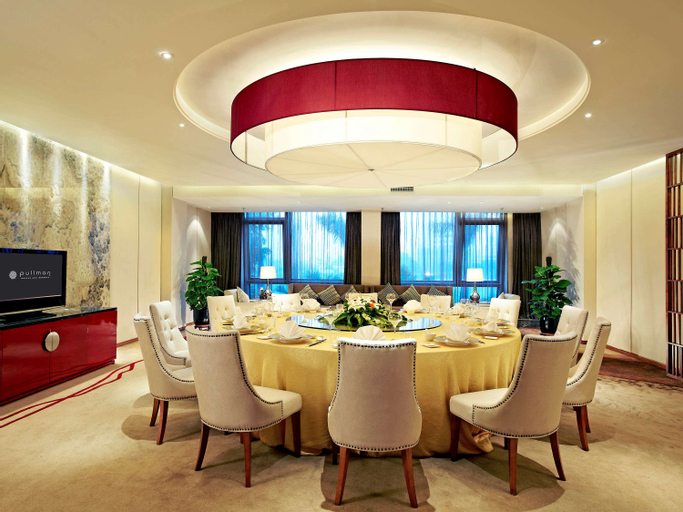 Business Facilities 27