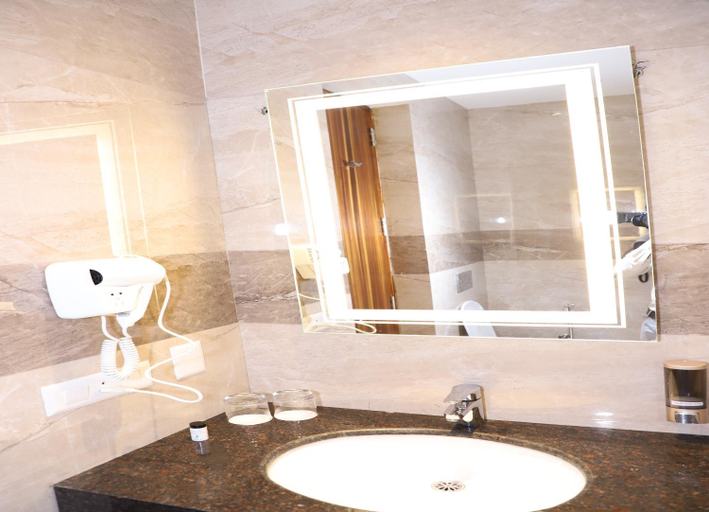 Bathroom 4, Geeta Sarovar Portico Panipat, Panipat