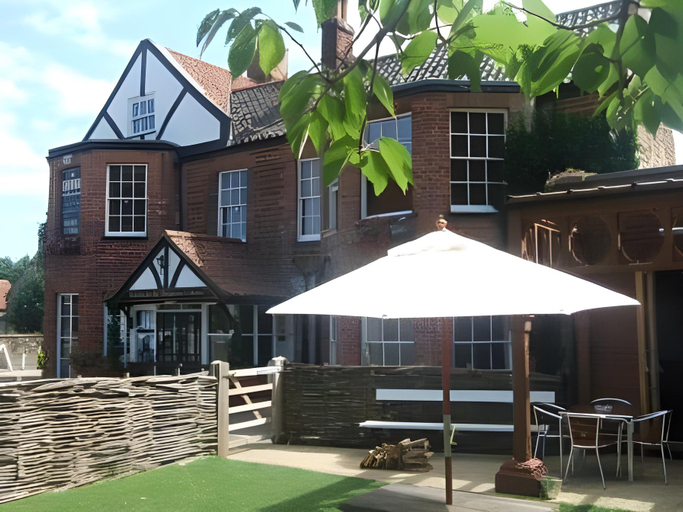 Exterior & Views 2, The Lodge, Cambridgeshire