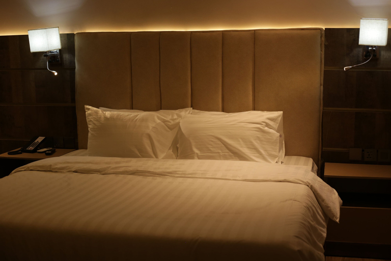 Bedroom 3, The Bridge Hotel, Lagelu