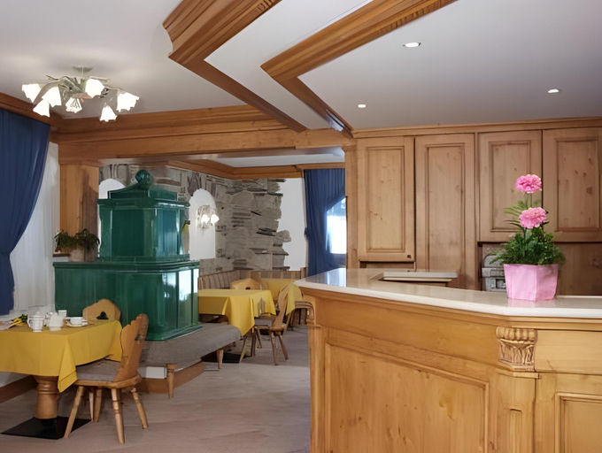 Public Area 2, Hotel Garni Mountain Resort, Trento