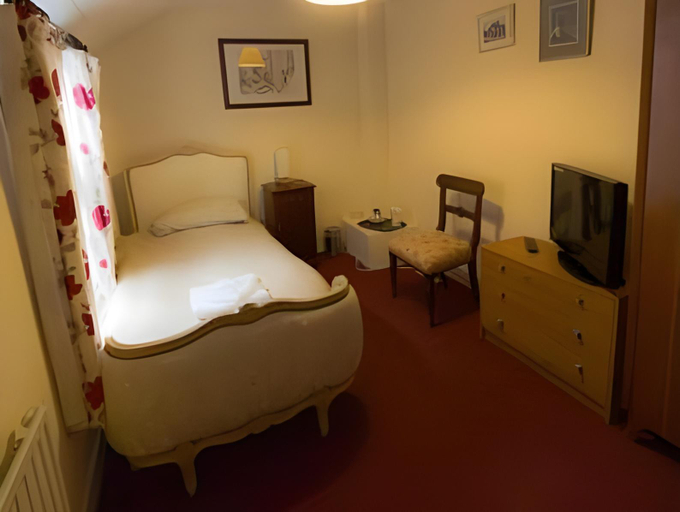 Bedroom 2, The Angel Hotel, Cornwall