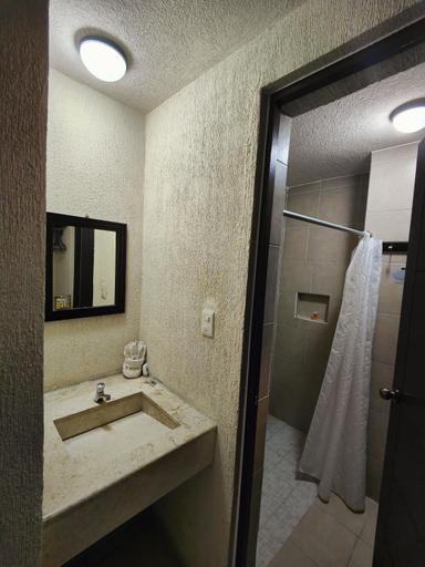 Bathroom 4, Hotel 1988 Guanajuato, Guanajuato