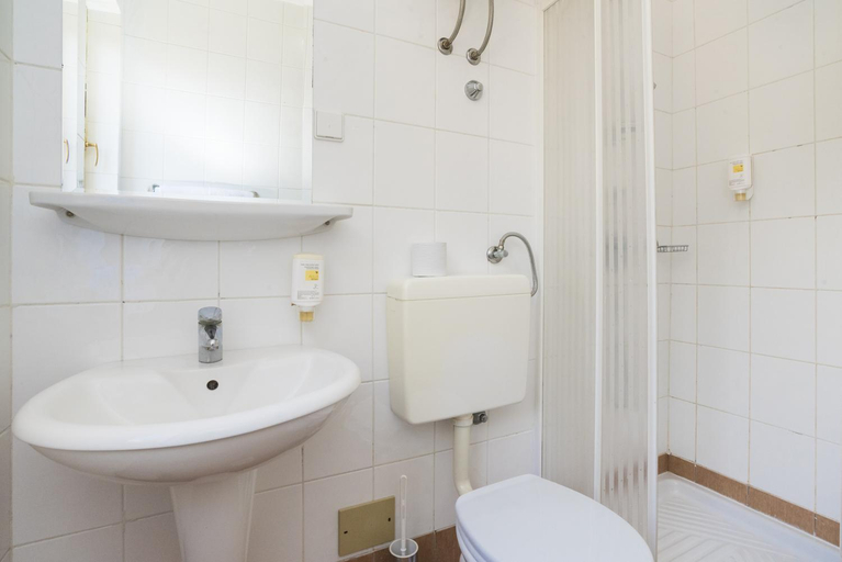 Bathroom 5, Apartments Polynesia Plava Laguna, Umag
