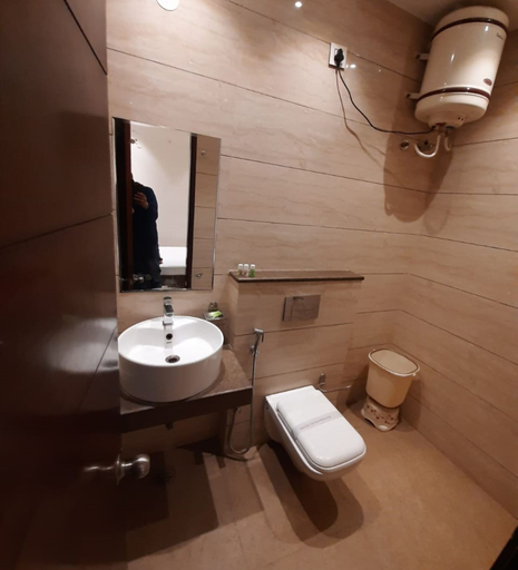 Bathroom 5, Goroomgo the lotus Grand Kalka, Solan