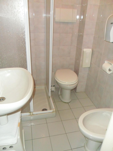 Bedroom 5, Albergo Romeo, Savona
