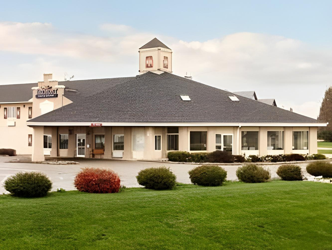 Exterior & Views 2, Baymont by Wyndham Pella, Marion