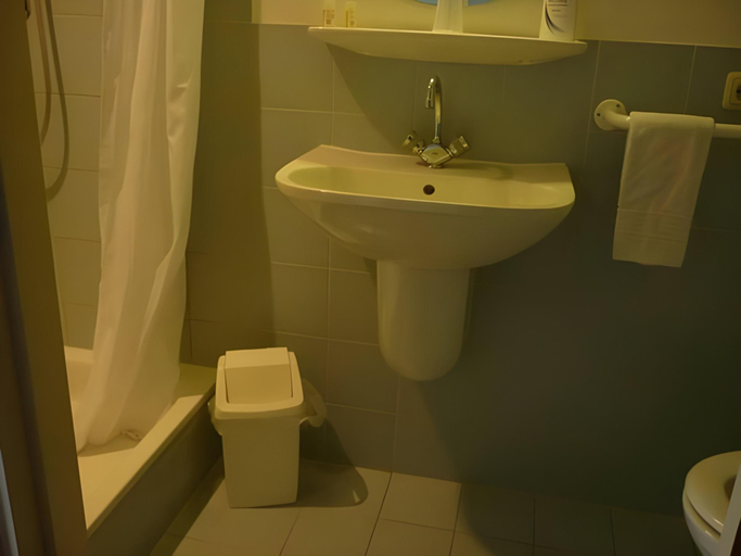 Bathroom 2, Hotel En Grand Cafe De Pauw, Roermond