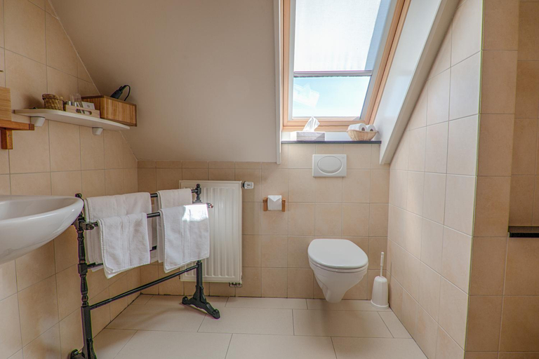 Bathroom 3, Hart van Bourdonck, Veghel
