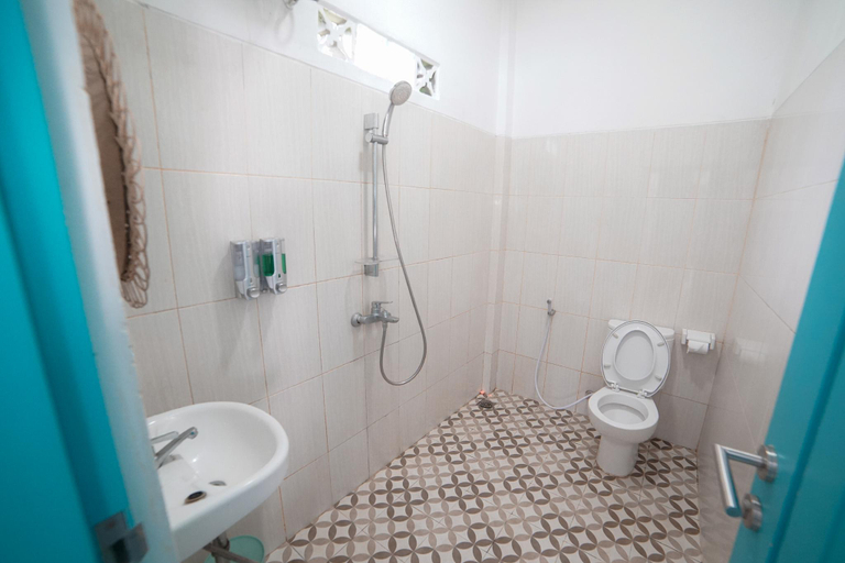 Bathroom 5, Ubu Villa Pulowatu, Sleman