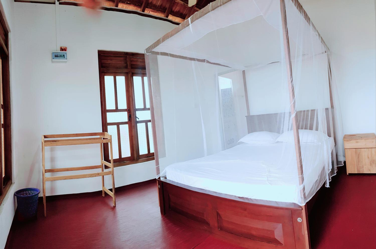 Bedroom 2, Exotic Beach Hotel, Pothuvil