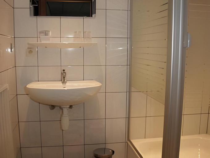 Bathroom 4, Hotel Royal Zelzate, Oost-Vlaanderen