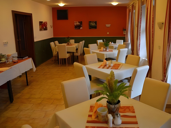 Food & Drinks 2, Hotel Paradies, Teplice