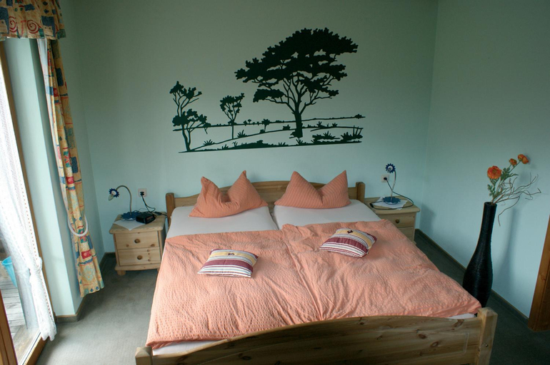 Bedroom 2, Wolffhotel, Vulkaneifel
