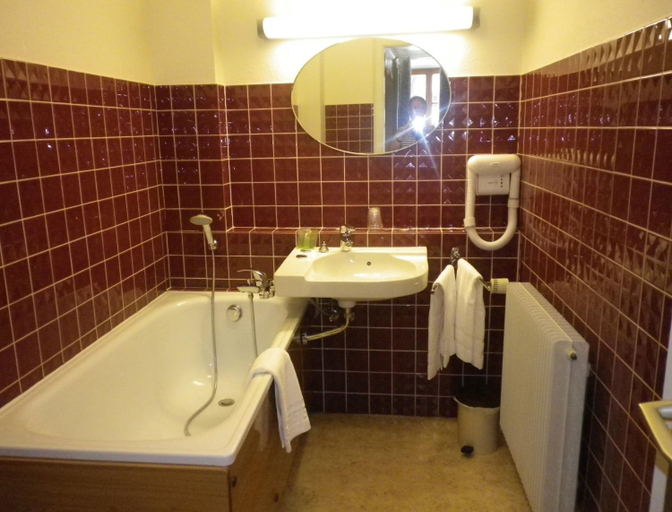 Bathroom 4, Cit'Hotel des Vosges - 5 rue de la gare, Bas-Rhin
