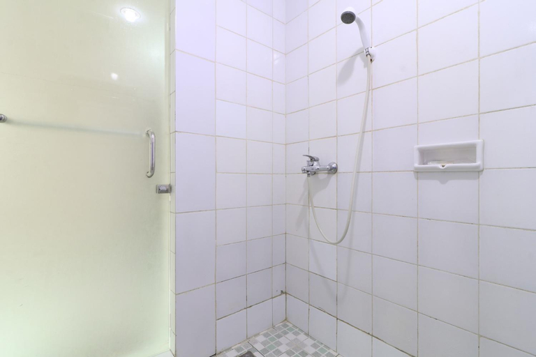 Bathroom 13