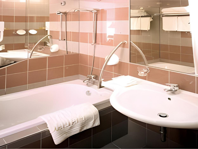 Bathroom 4, OREA Spa Hotel Cristal, Cheb
