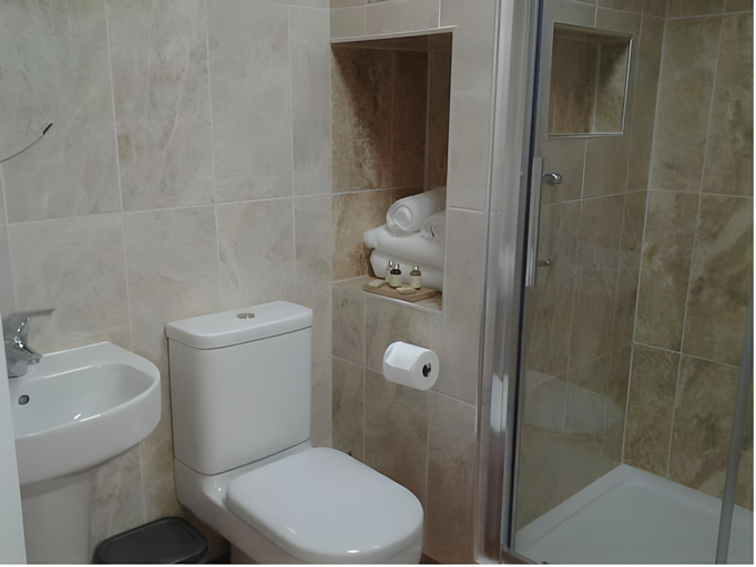 Bathroom 2, Victoria Inn, Vale of Glamorgan