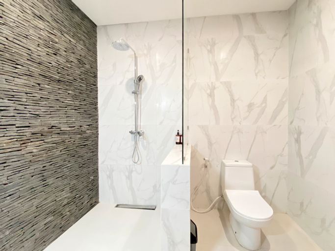 Bathroom 14