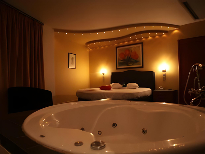 Bathroom 2, Carol, Attica