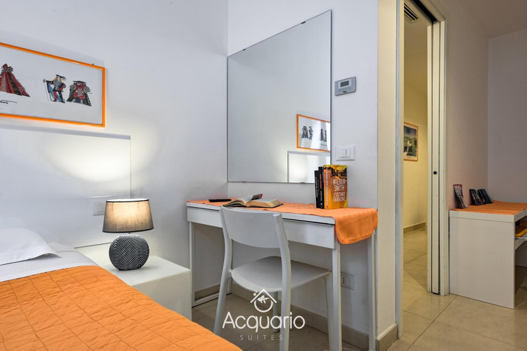 Others 5, Acquario Suites, Genova