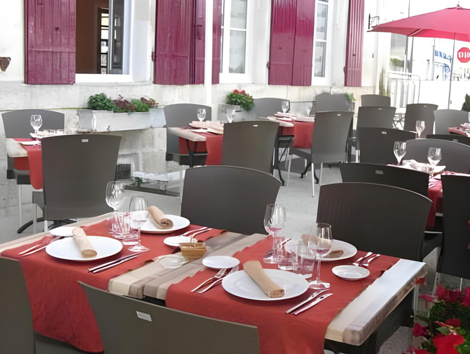 Food & Drinks 3, Logis Hotel & Restaurant Le Saint Savinien, Charente-Maritime
