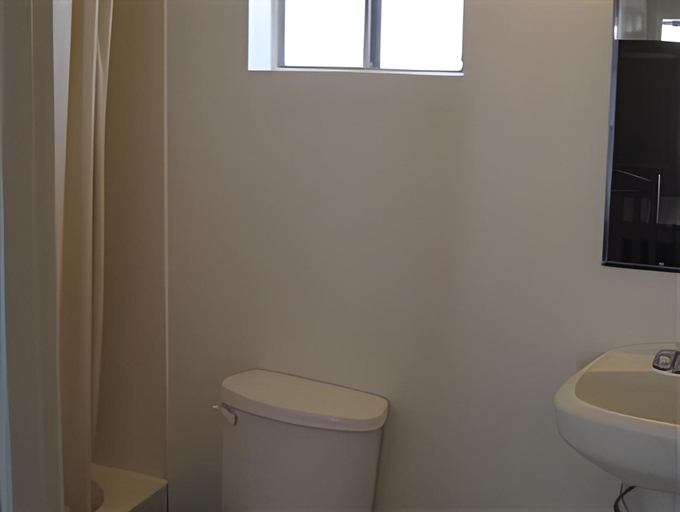 Bathroom 3, Valley Hotel, Los Angeles