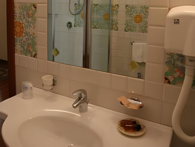 Bathroom 4, Regis Resort & Wellness, Pescara