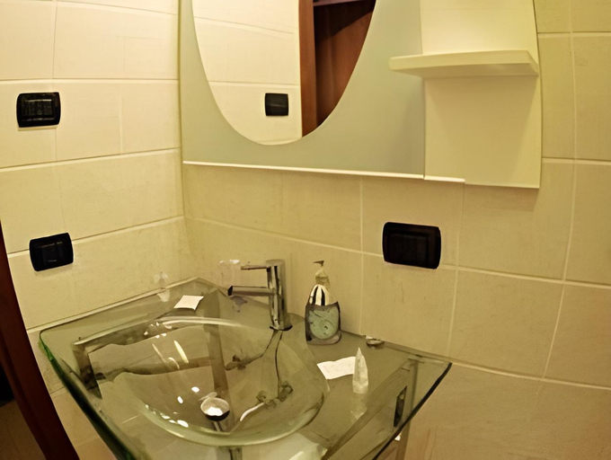 Bathroom 4, La Disfida Di Barletta, Barletta-Andria-Trani
