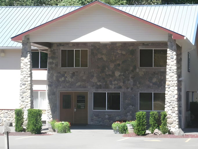 Others 4, Crest Trail Lodge, Lewis