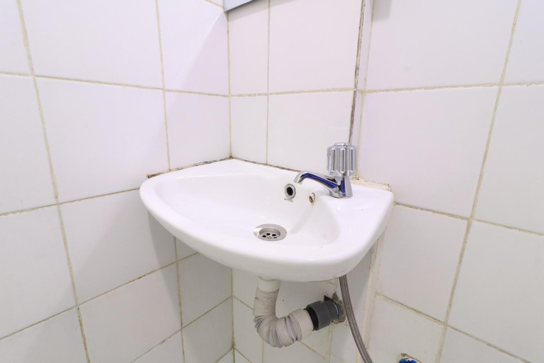 Bathroom 14
