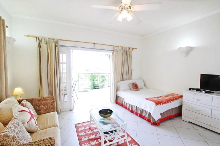 Others 5, Casual Beachfront Studio with Pool apts by Bluescape