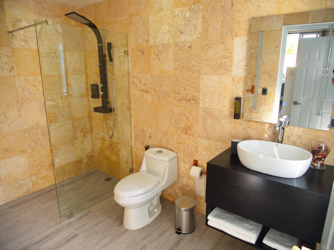 Bathroom, La Aldea, Distrito Nacional