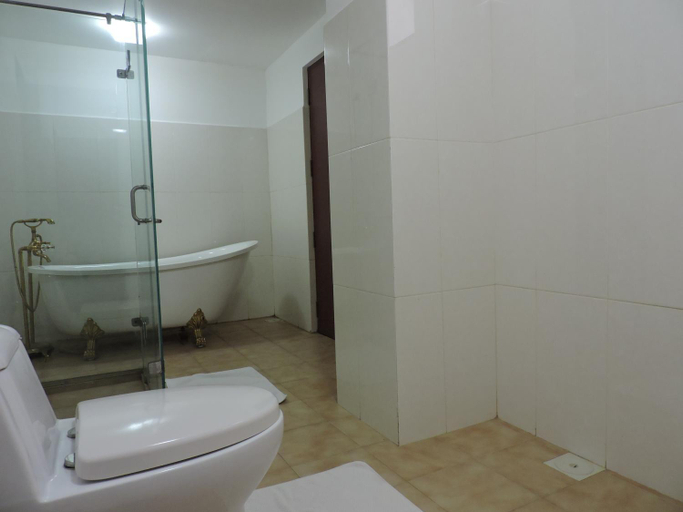 Bathroom 3, Catamaran Beach Hotel Negombo, Negombo