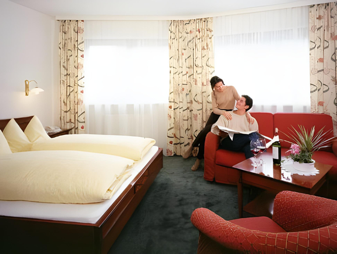 Bedroom 2, Aparthotel Philipp, Landeck