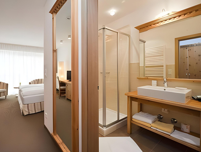 Bathroom 2, Hotel Gruber, Bolzano