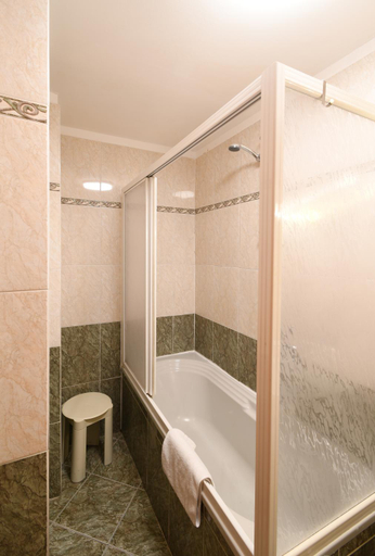 Bathroom 14
