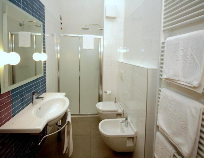 Bathroom 13