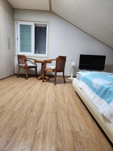 Bedroom 2, Gyeongju Donghae Pension, Gyeongju