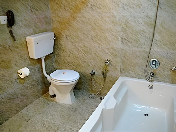Bathroom 2, Hotel Glitz, Jaipur